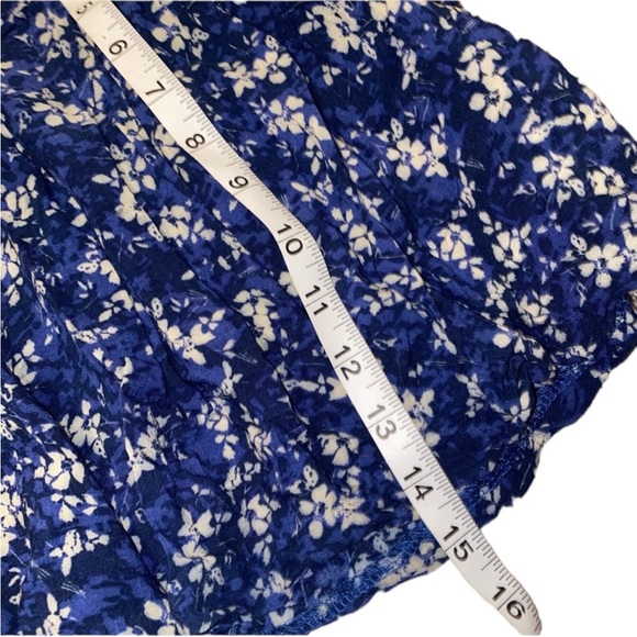 Royal Blue Floral Shorts Xhilaration Women’s Size Medium Soft Comfortable Flower - Picture 2 of 3